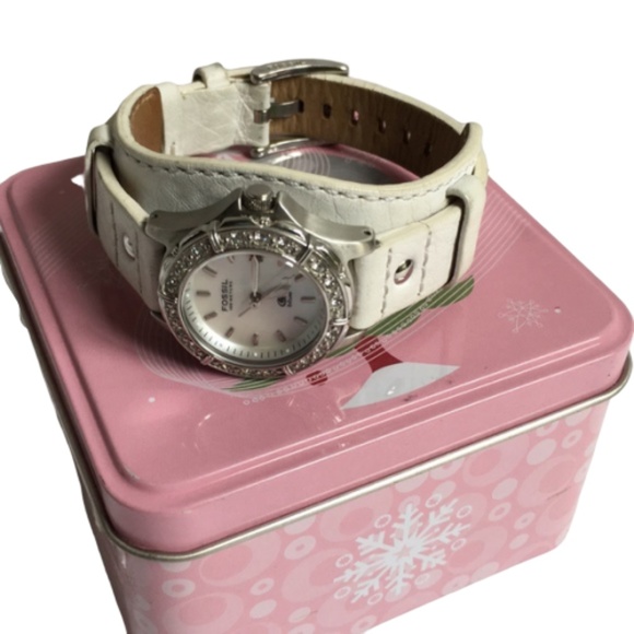 Fossil Accessories - Fossil White Leather Watch AM3788